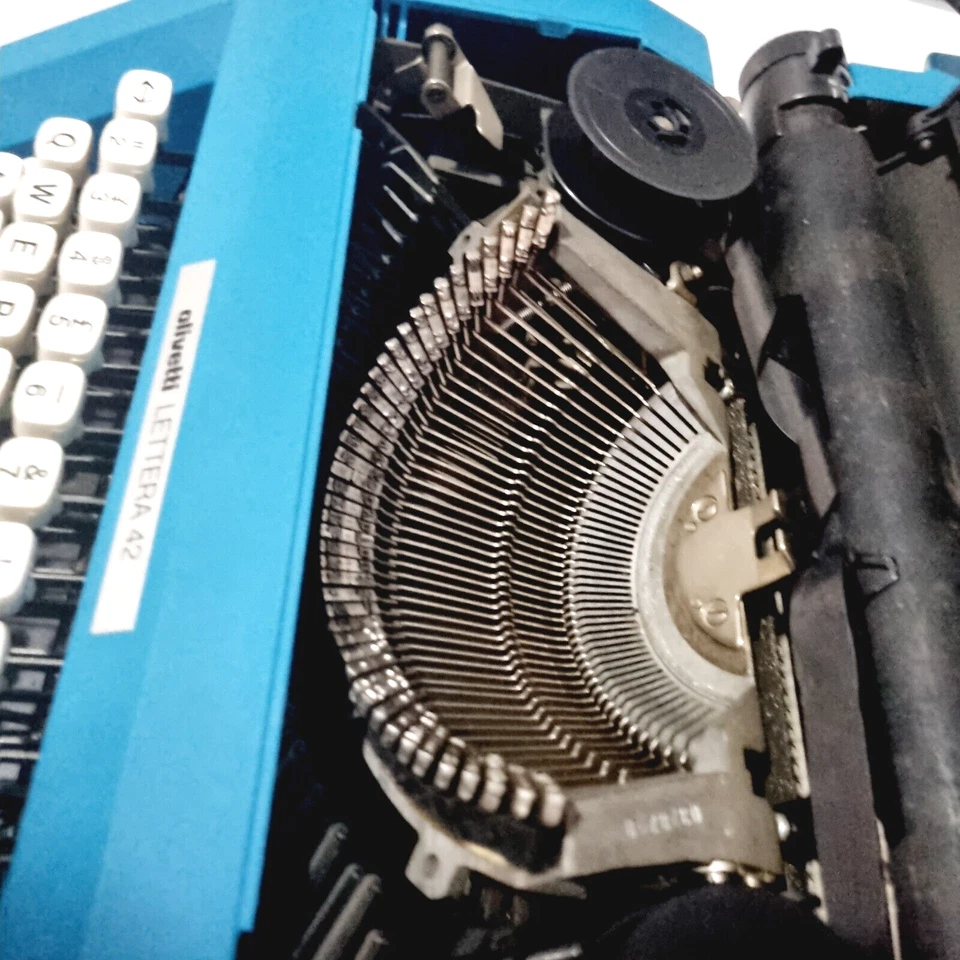 Olivetti Lettera 42 Typewriter Portable Carry Case Blue Black - Image 4 of 4