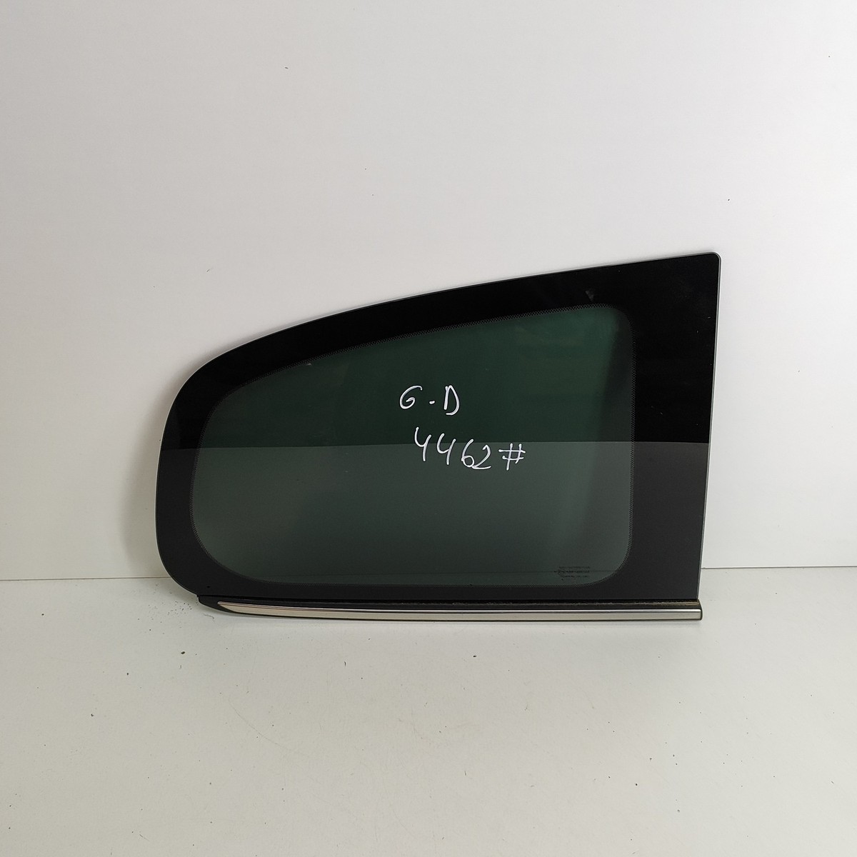 PEUGEOT 108 Rear Right Quarter Window 62711-0H120 1.2 Petrol