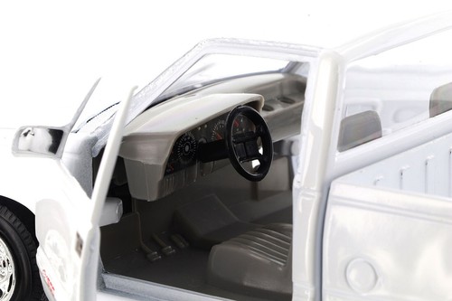 1992 Chevrolet 454 SS Pickup Truck 1/24 Diecast Model Motormax 73203 white - Picture 7 of 8