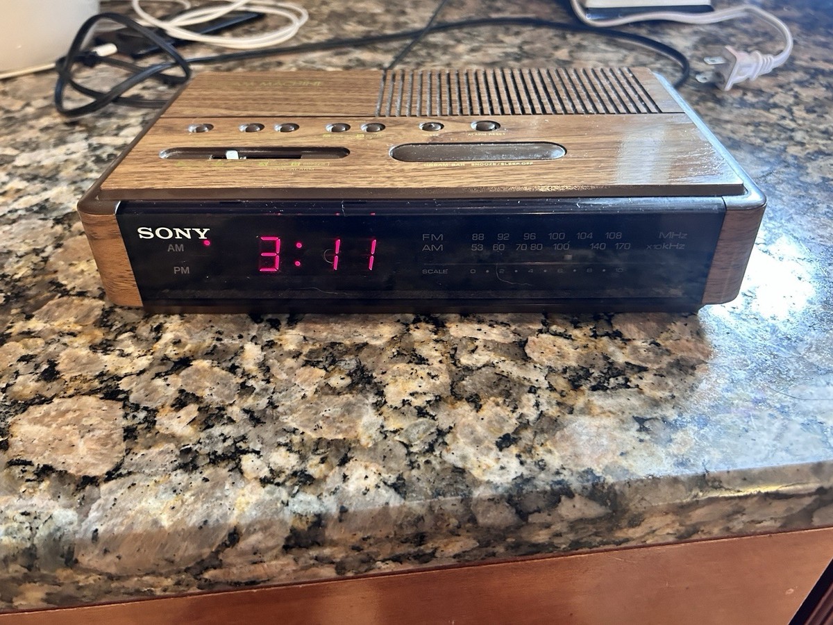 Vintage Sony Dream Machine Radio Alarm Clock Walnut Wood Grain 80s