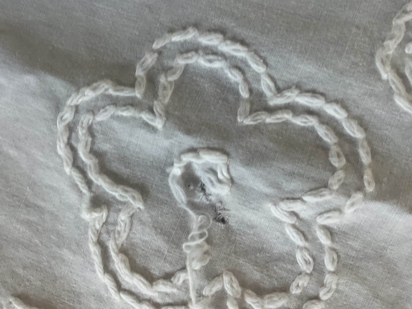 Vintage FRENCH KNOT Hand EMBROIDERED Linen Table Runner 85