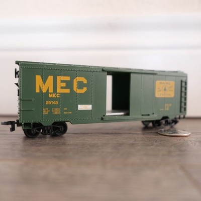 Maine Central Box Car  MEC 25143 No Doors  HO  Scale Trains No Doors or Coupling