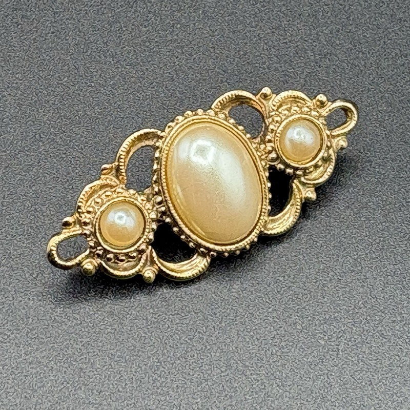 Vintage Gold Tone Faux Pearl Brooch Pin Oval Victorian Revival 1.5”