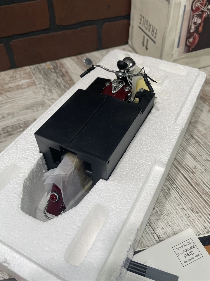 Franklin Mint 1:10 scale Die Cast 1942 Indian Motorcycle Model 442" - Image 4 of 4