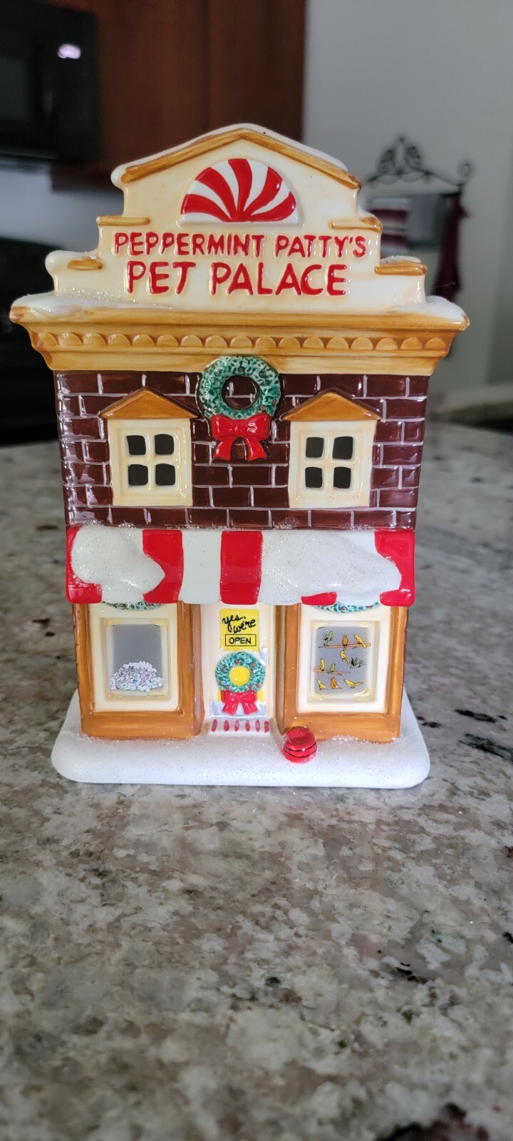 Rare Department 56 Peppermint Patty's Pet Palace 2011 Peanuts Village