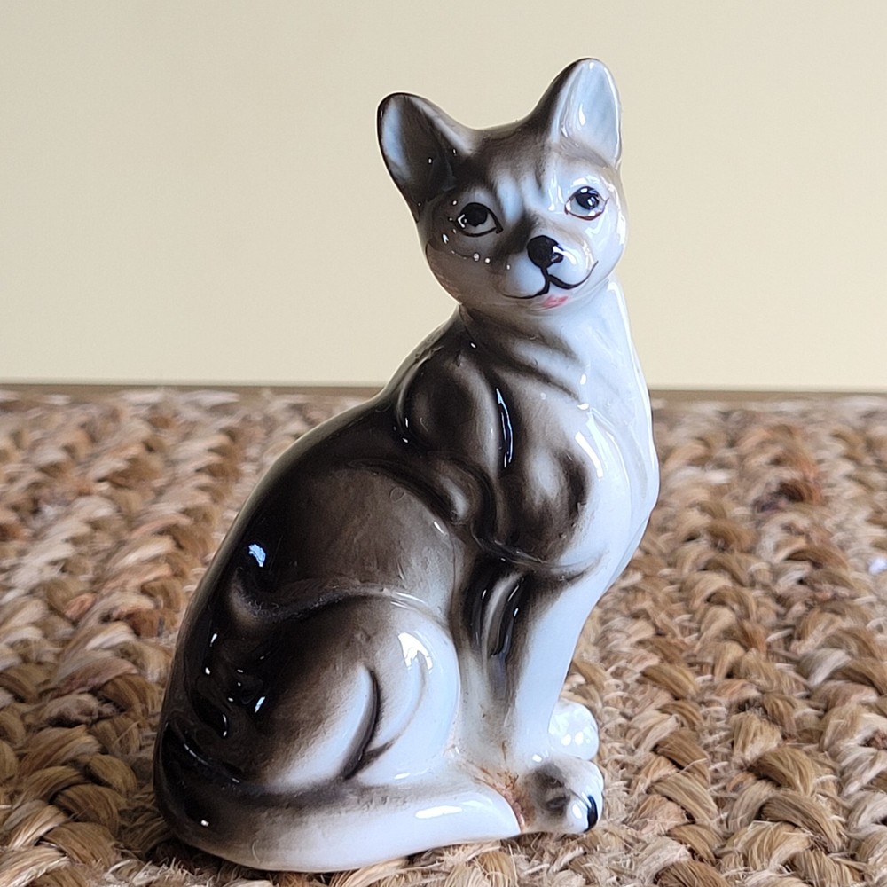 Vintage Porcelain Sitting Kitty Cat Figurine 3