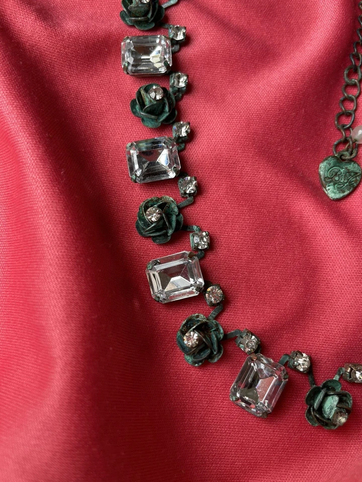 Collar Betsey Johnson pátina oxidada cobre verde metal rosa bronce cristal Foto 3 de 4