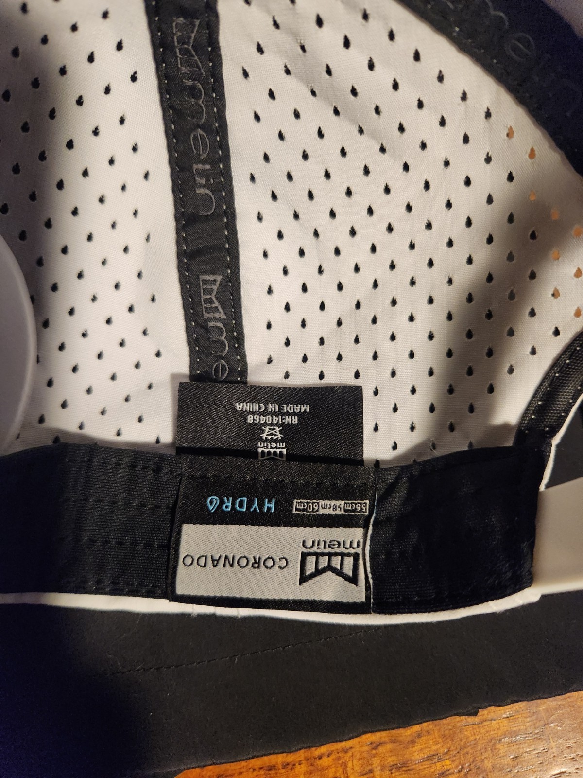 Melin Coronado Sheild, White CLASSIC EUC RARE BLACK SHEILD Well Below Retail image 5