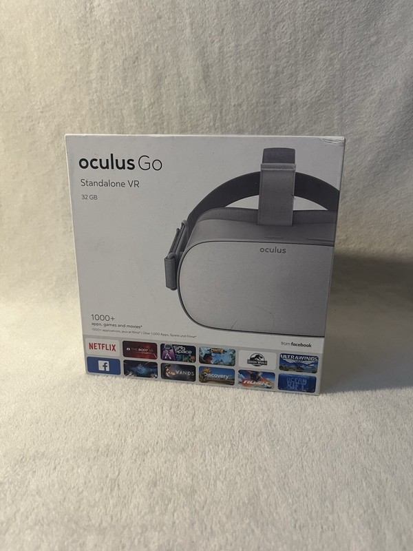 Oculus Go All-in-One VR Headset 32GB and controller