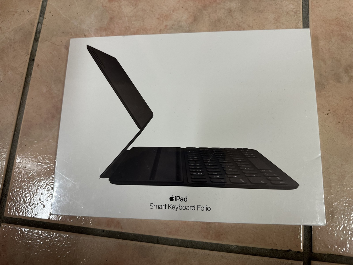 Apple MXNK2LL/A Smart Keyboard Folio for 11-inch iPad Pro - US