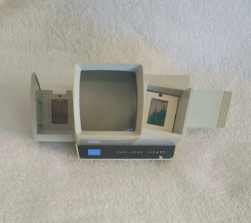 Vintage SEARS Easi-Load Lighted SLIDE VIEWER 2.5" Screen 2 D Batteries Included 
