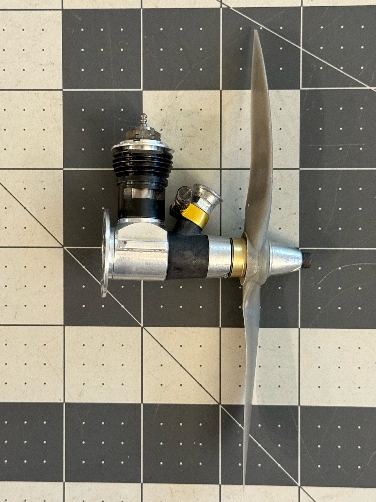 NOS Cox Tee Dee .049 with Glow Head Conversion and Kamtechnik Mount & Prop 41806