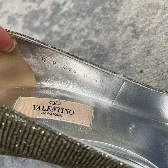 NIB Valentino Garavani Metallic Stretch Knit Pumps Silver Sparkle Sz 40 thumbnail 7