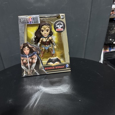 UNIVERSE COMICS BATMAN VS SUPERMAN DIE CAST METALS #17 WONDER WOMAN FIGURE
