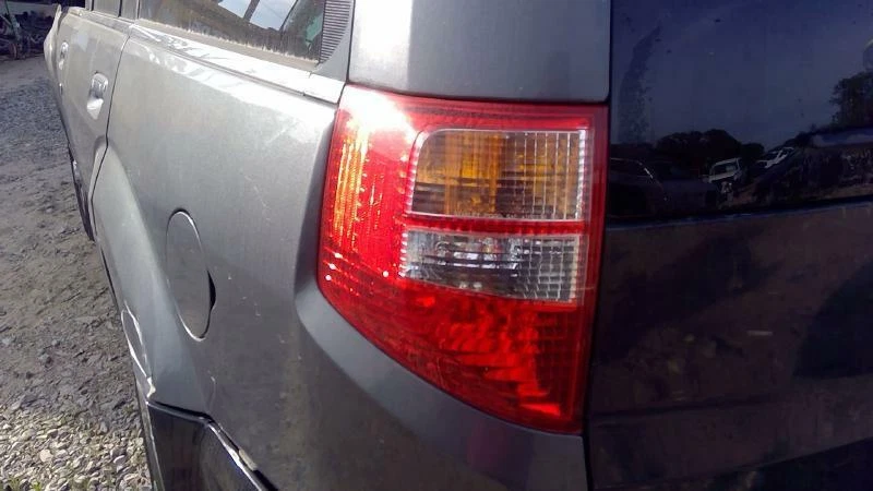 Conjunto de lámpara de luz trasera ISUZU AXIOM lado izquierdo del conductor 02 03 04 Foto 3 de 4