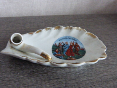 old small porcelain ashtray with a pipe, stuffed with Auvergne (ch7)