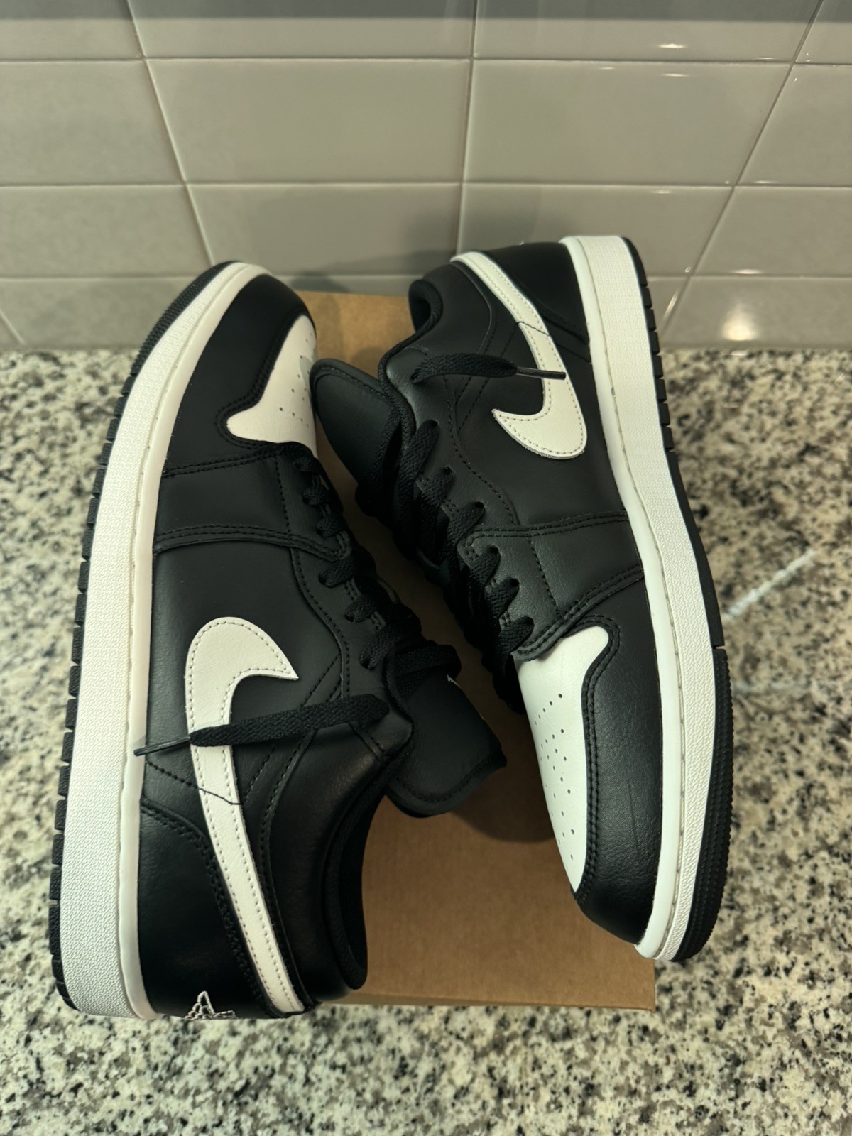 New Nike Jordan 1 Low Shoes - Black Summit White Mens size 12.5 (553558-043) thumbnail 4