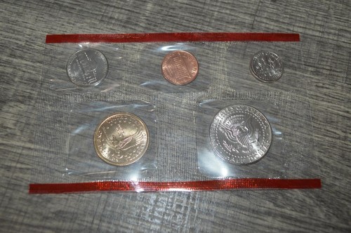 2001 US Mint Denver 10 Coin Uncirculated Set W/ Envelope (OGP) Very Nice ! - Picture 3 of 5