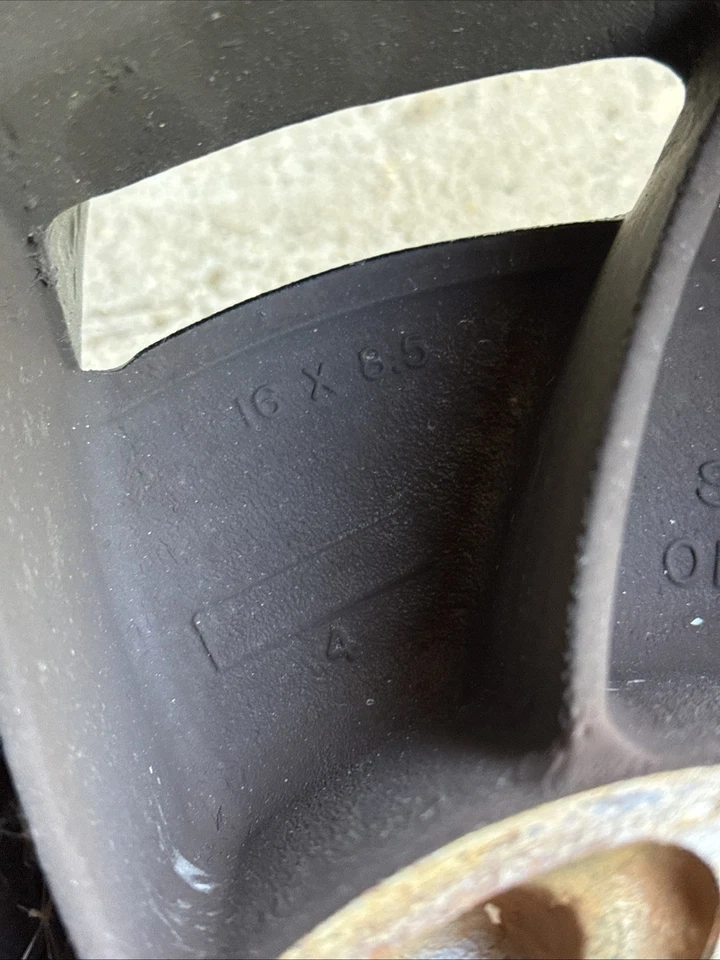 Chevy Corvette 1984 rueda de aluminio 16x9 (trasera izquierda)  Foto 4 de 4