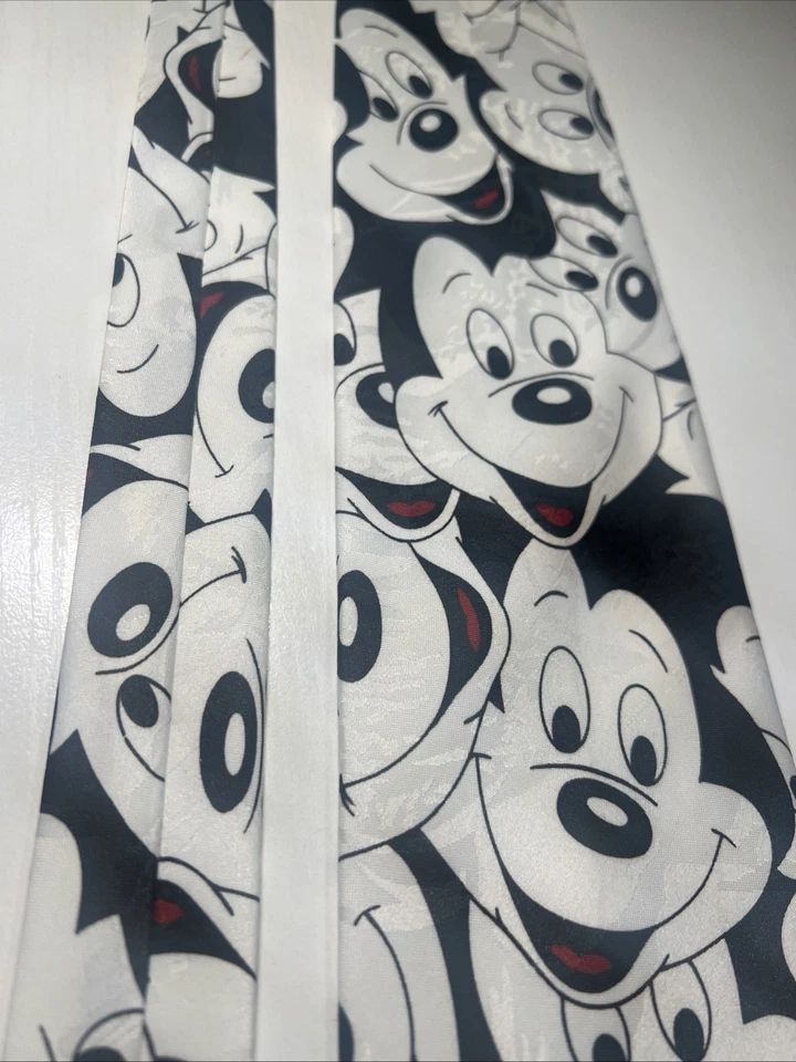 Corbata para hombre Disney Mickey Unlimited con gráfico estampado completo de Mickey Mouse (E2-23) Foto 4 de 4