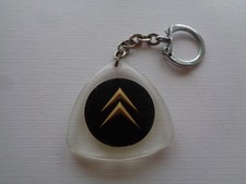 ANCIEN PORTE CLE CITROEN CHEVRONS DORES FOND NOIR PLASTIQUE ETS ROUEN FECAMP 76