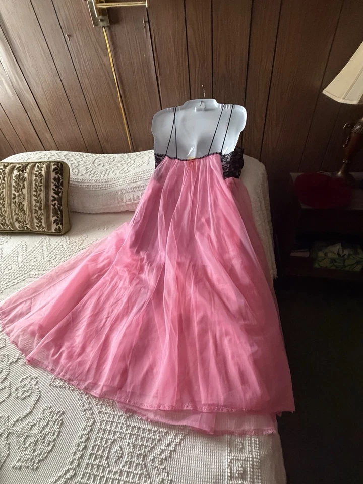 Vestido vintage Vanity Fair tamanho 34 anos 50 anos 60 rosa preto ilusão náilon e renda rosa - Imagem 2 de 4