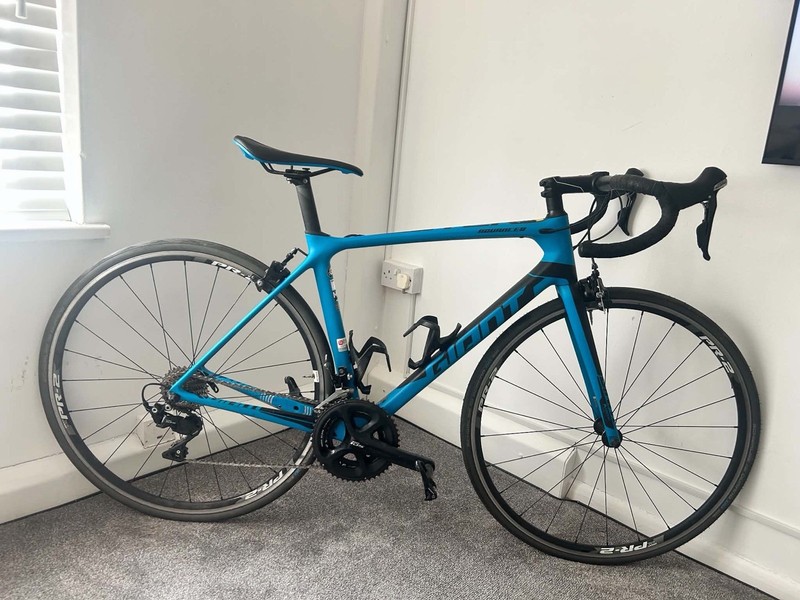 Giant TCR Advanced 2 Carbon Road Bike - Shimano 105 - Size M