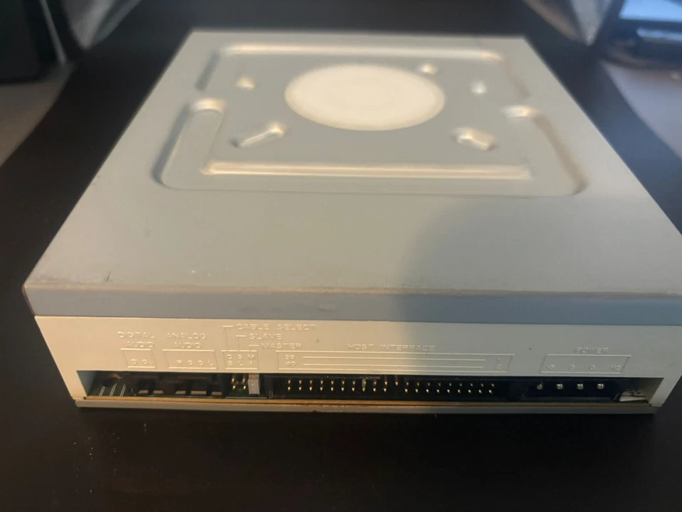 Plextor PX-240A-34 INTERNAL 52x32x52 PLEXWRITER  IDE CD-RW Drive - Image 2 of 4