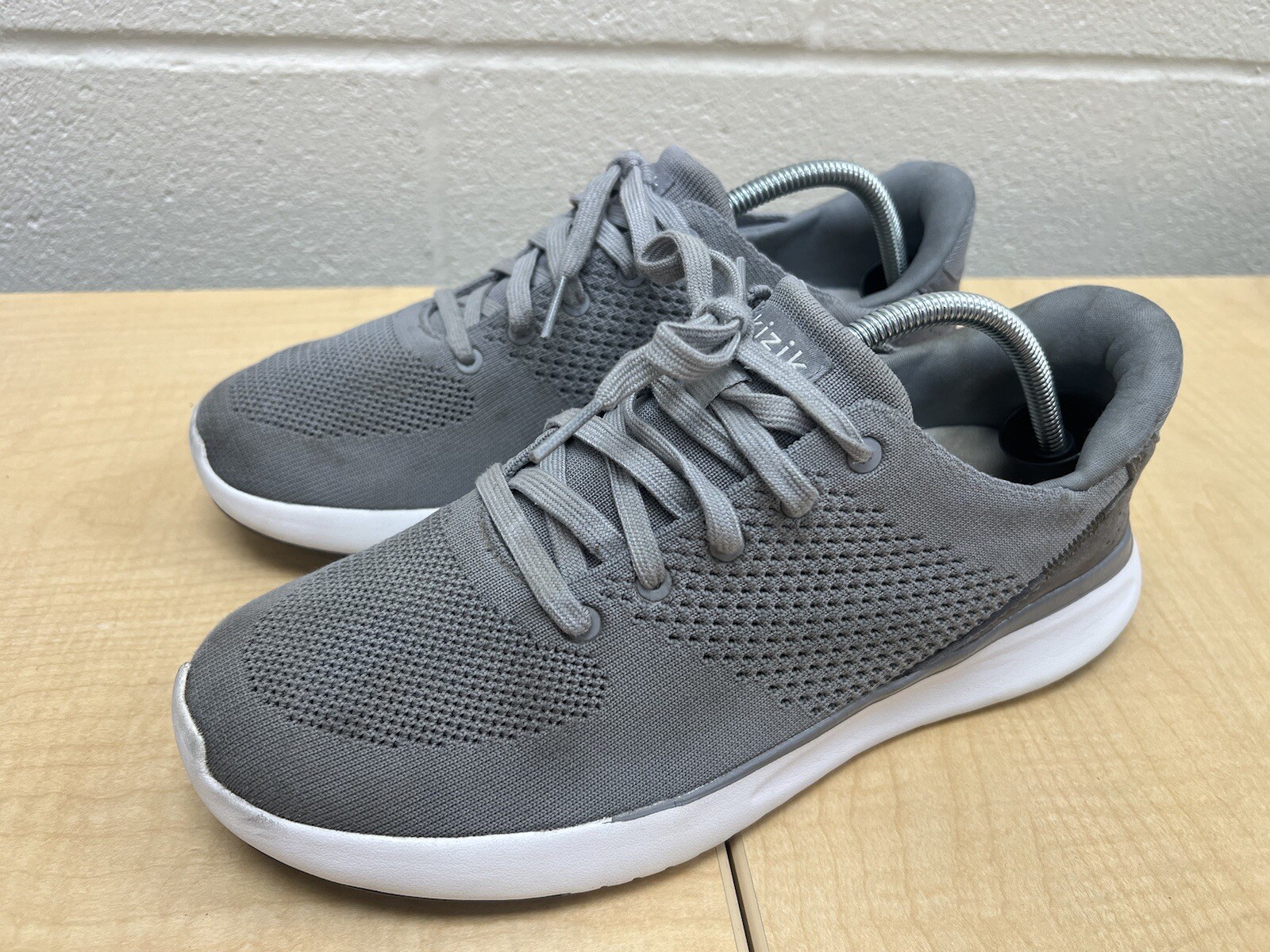 Kizik Lima Hands Free Slip On Shoes Mens 9 Lace Up Athletic Sneakers Gray
