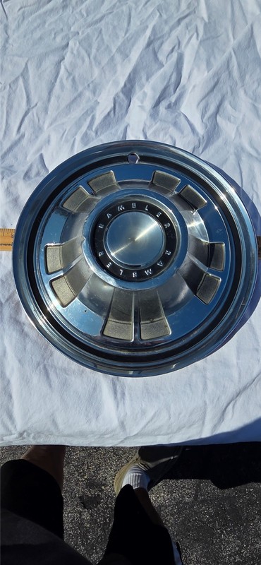 VINTAGE ORIGINAL 1960s AMC RAMBLER HUBCAP / WHEEL COVER - VERY NICE !