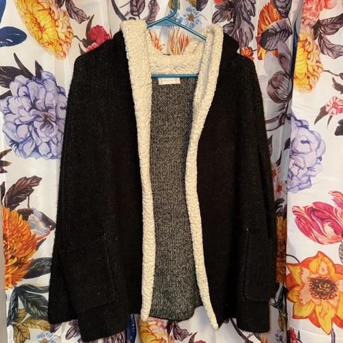 OFF WHITE Maglione donna Altar’d State con cappuccio nero e panna