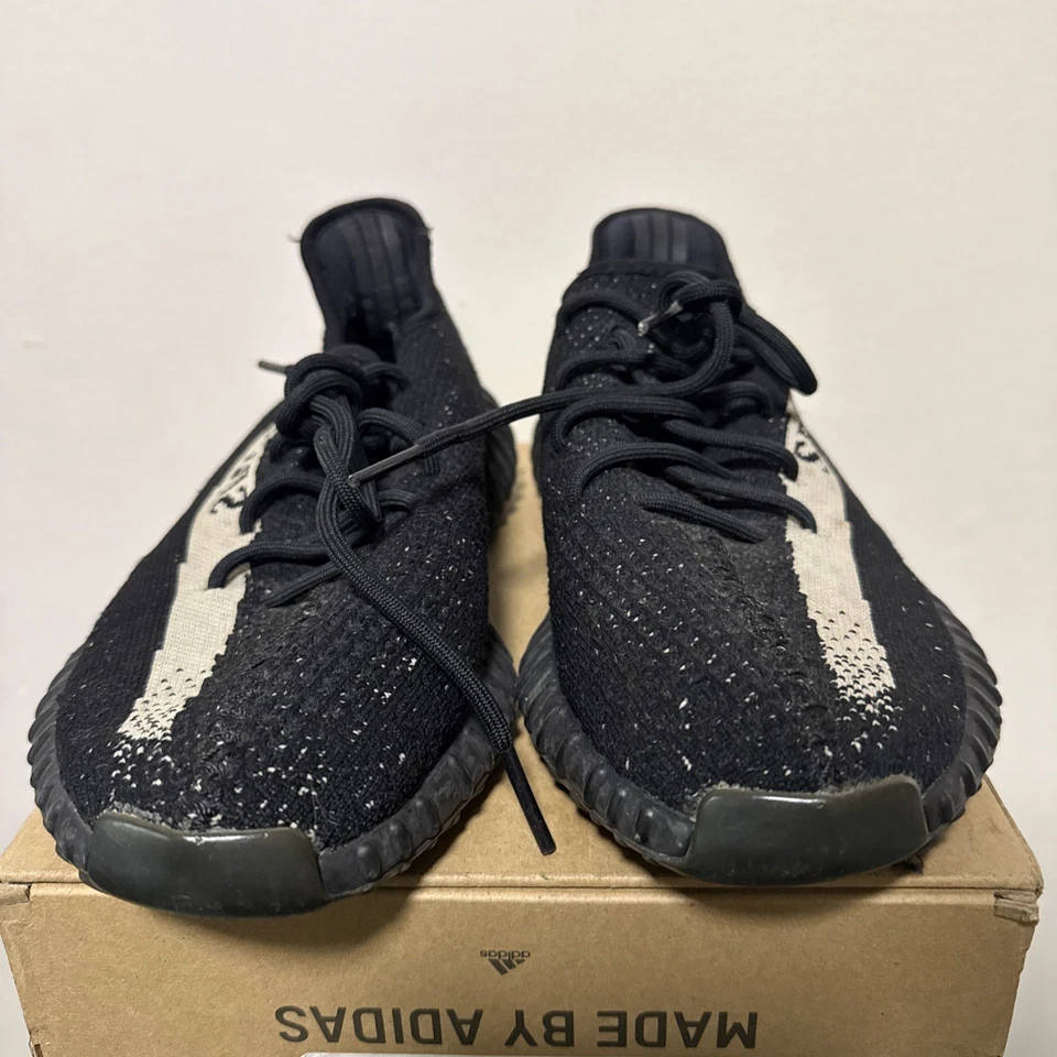 Yeezy 350 v2 'Oreo' Size 9.5 - Image 4 of 4