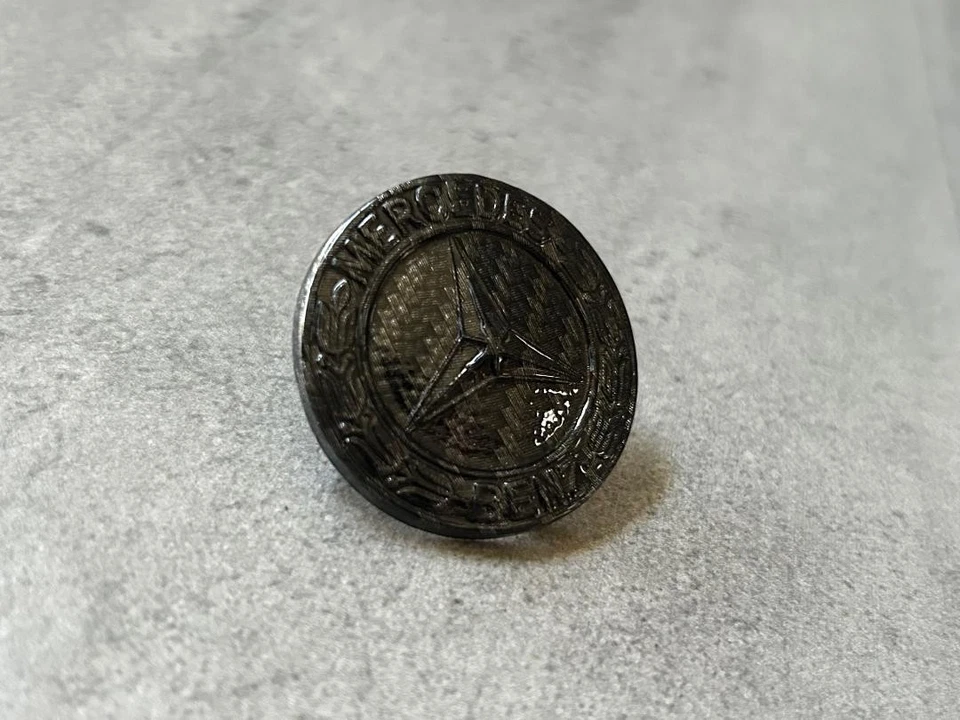 Mercedes-Benz W126 Black Carbon Fiber Effect OEM Grille Star Emblem 240D 300SE - Image 2 of 4