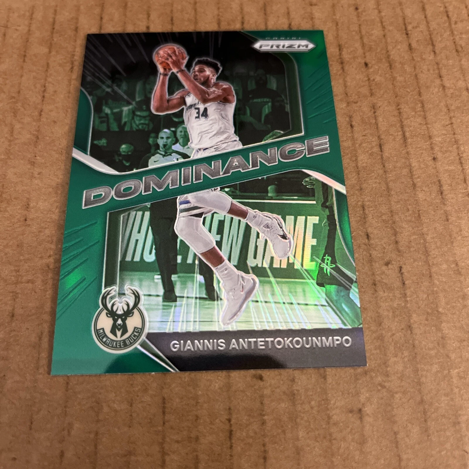 Giannis Antetokounmpo trading card