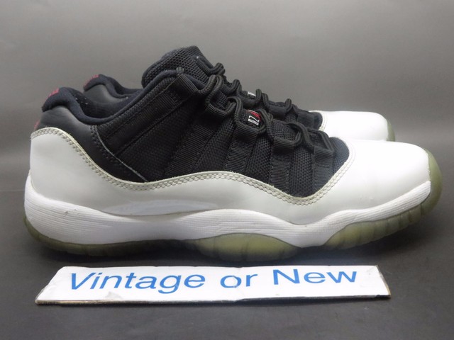 air jordan 11 low tuxedo
