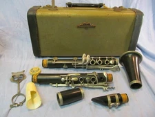 VINTAGE ELKHART CLARINET WITH SELMER GOLDENTONE 3 IN BUESCHER CASE SERIAL #66248