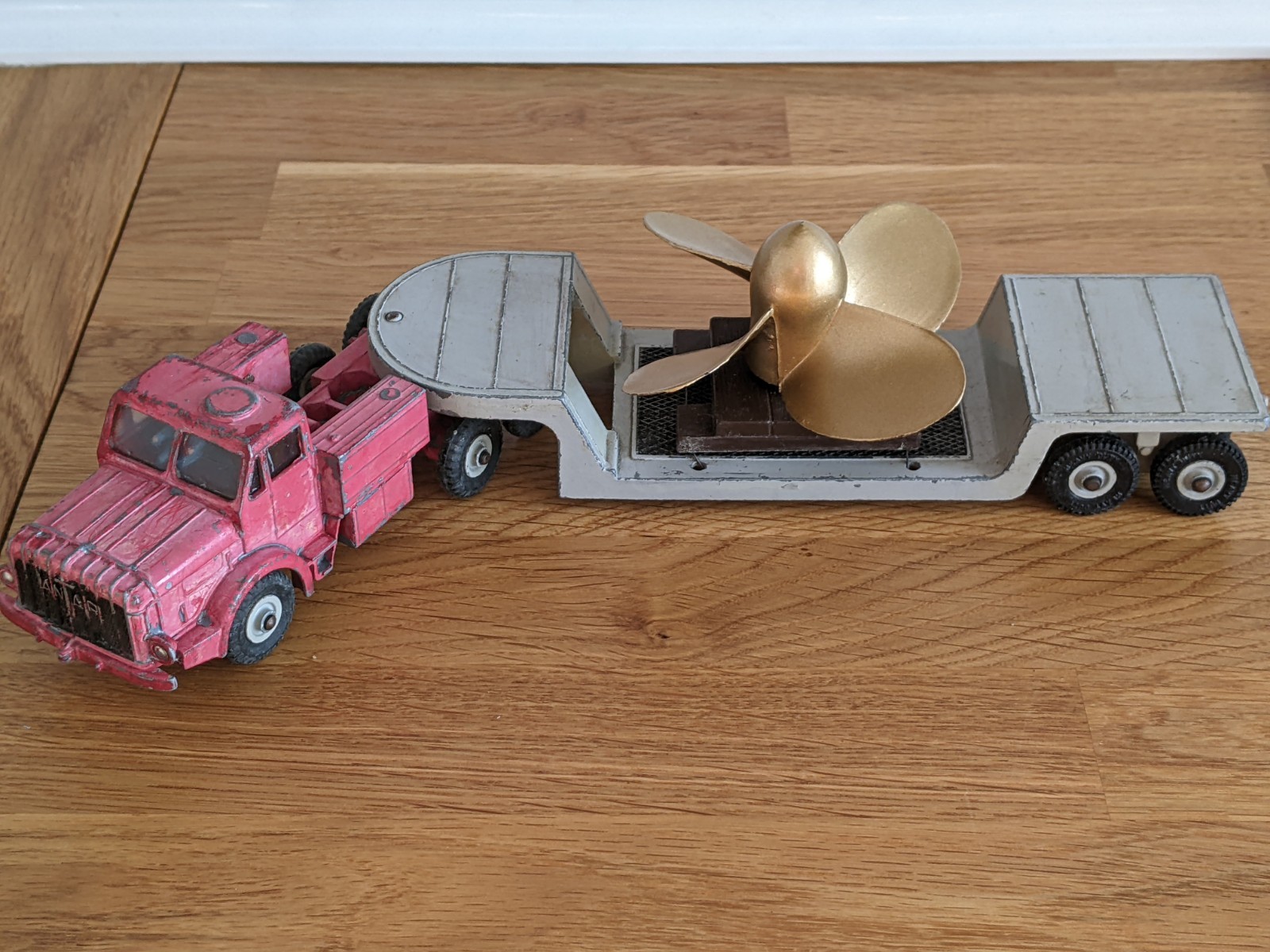 Dinky 986, Antar Low Loader With Propeller - Free Price Guide & Review