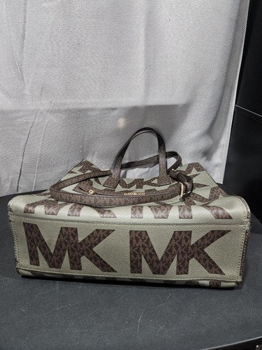 Michael Kors Large Kenly Graphic Logo Signature Tote Bag With Wristlet - Picture 6 of 18