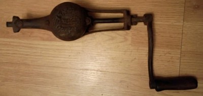 White Mountain 4 Qt. Hand Crank for an Ice Cream Maker Freezer
