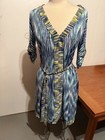 BCBGMAXAZRIA KLEID V-Ausschnitt 3/4 Slv Knielang Etuikleid Mehrfarbig Geometrisch Größe S