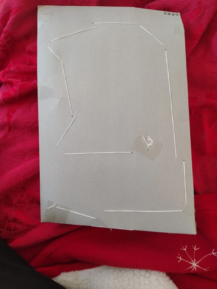 Conjunto de muñeca americana chaqueta negra con piel y bufanda a cuadros Foto 2 de 2