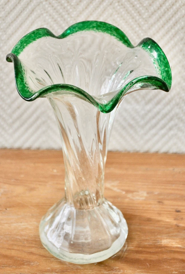 Mundgeblasene Glasvase in Form eines Eisbechers - Bild 2 von 4