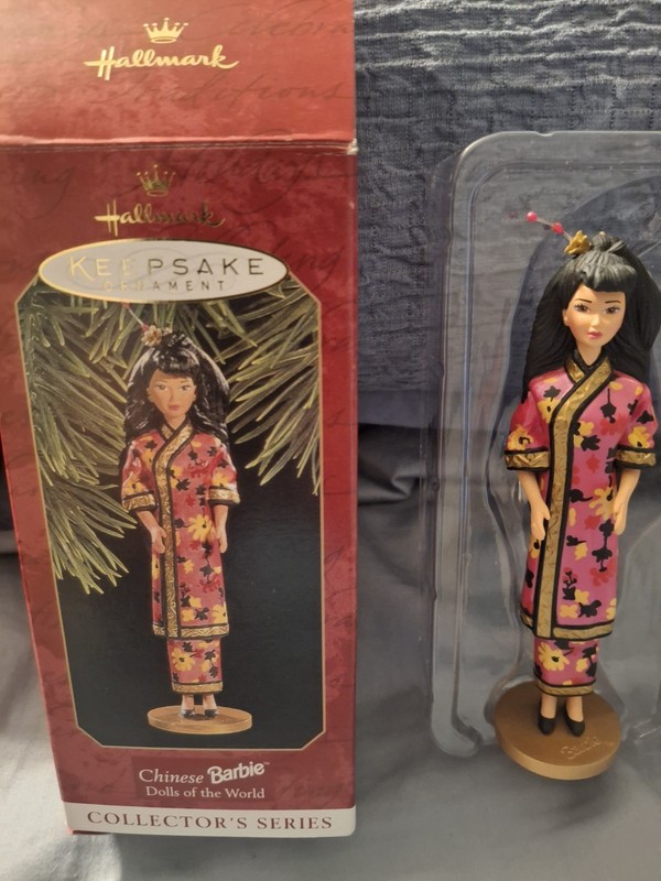 VINTAGE BARBIE HALLMARK KEEPSAKE “DOLLS OF THE WORLD CHINESE ” ORNAMENT 1997
