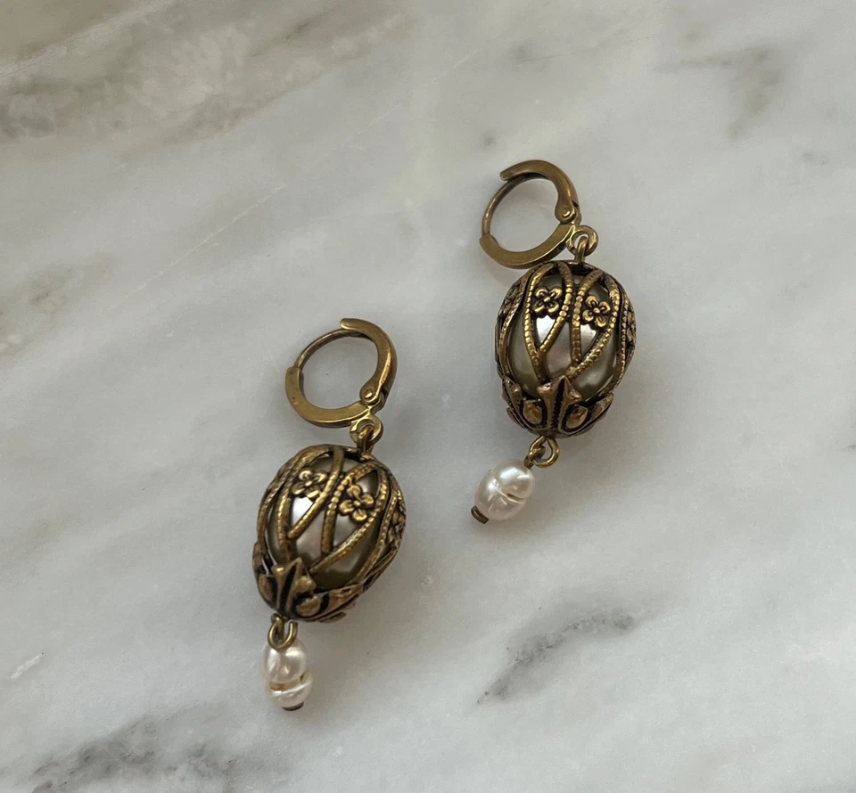 Wunderschöne Perlen-Ohrringe / Ohrhänger in filigraner Fassung - Bild 3 von 4