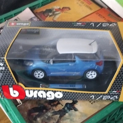 Bburago Citroën DS3 1:24 bleu/blanc voiture miniature en boîte - Photo 1/3