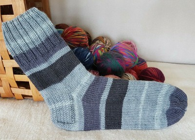 Neue Socken selbstgestrickt - Handgestrickte Wollsocken Gr ...