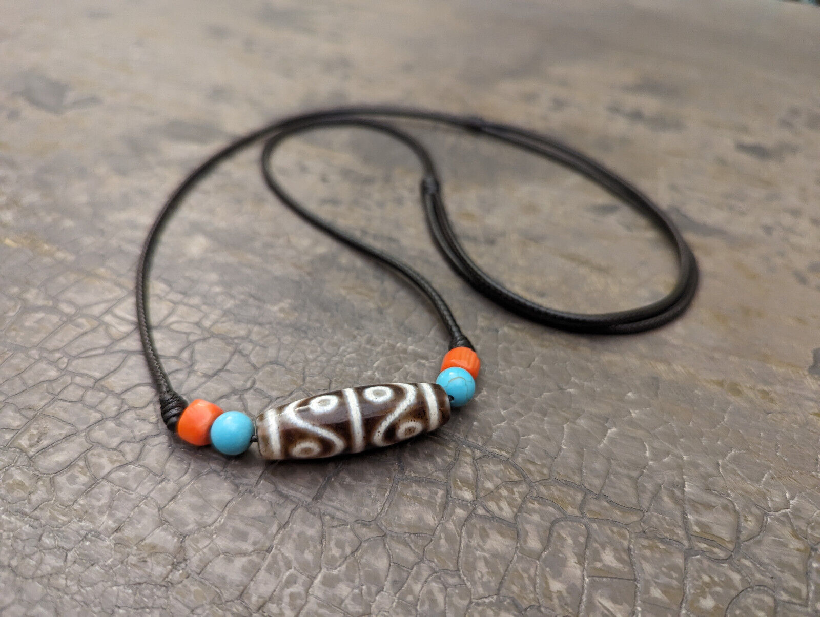 Collier bouddhiste de prière, mala - Himalaya, Tibet - dzi