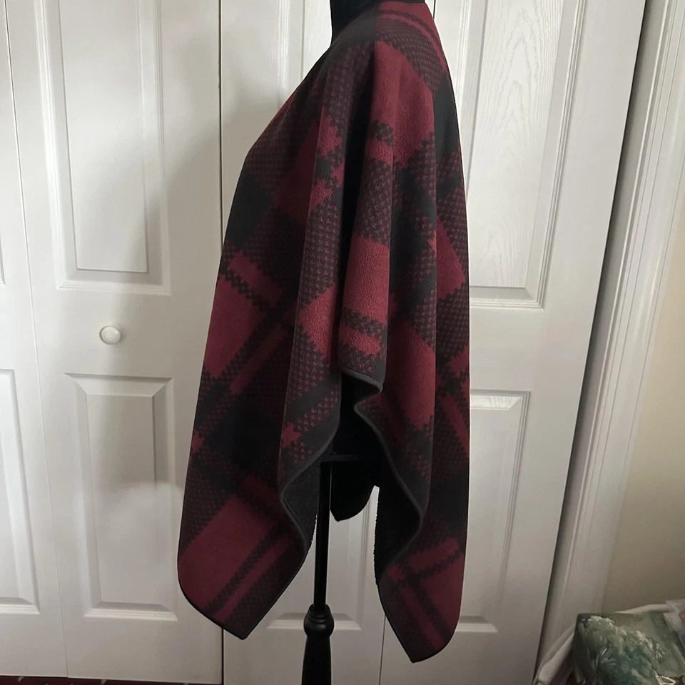 Poncho Ike Behar Mujer Talla Única Borgoña Negro Cuadros Ruana Capa Frontal Abierta Foto 3 de 4