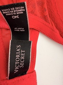 Two Victoria's Secret Very Sexy Lace Push Up Bras 34D Red & Black Underwired