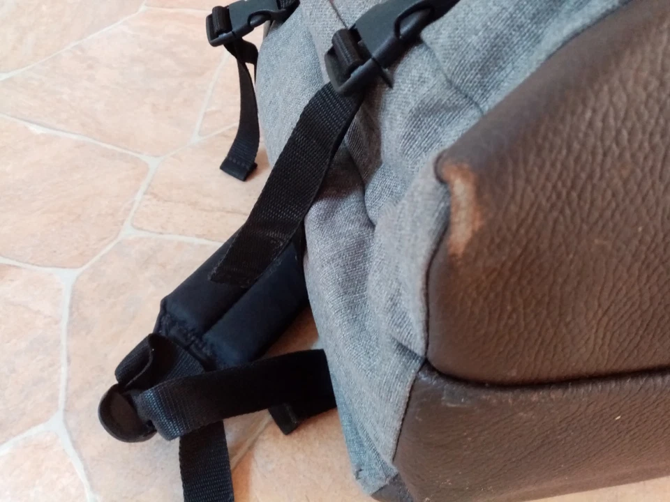 Eastpak Rucksack Ultimate 050 05F Lederboden Sehr guter Zustand 42 L Inhalt - Bild 4 von 4